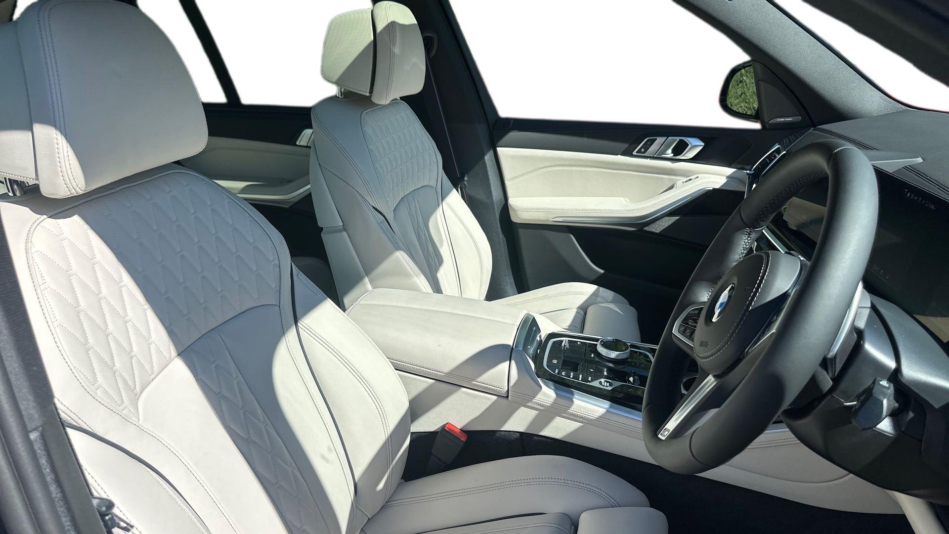 BMW X5 view 11