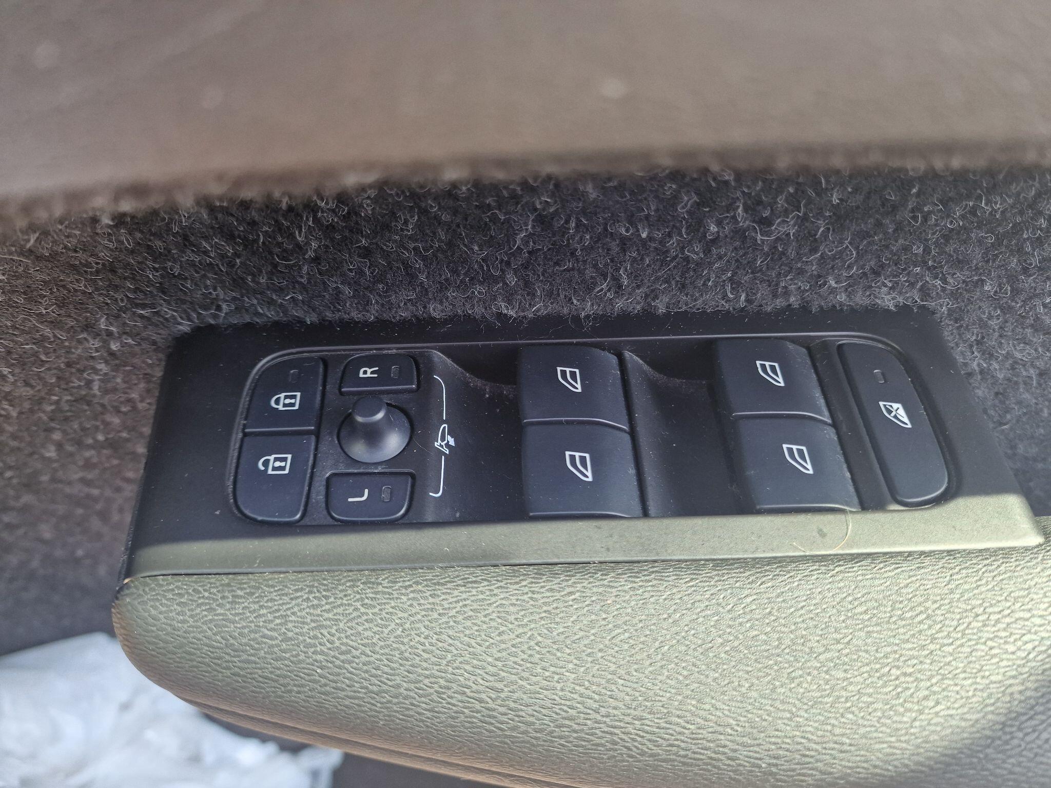 Volvo XC40 view 28