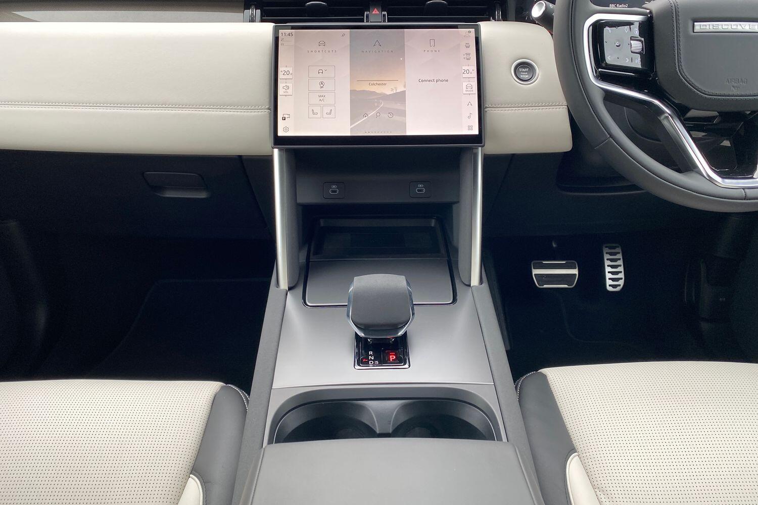 Land Rover Discovery Sport view 14