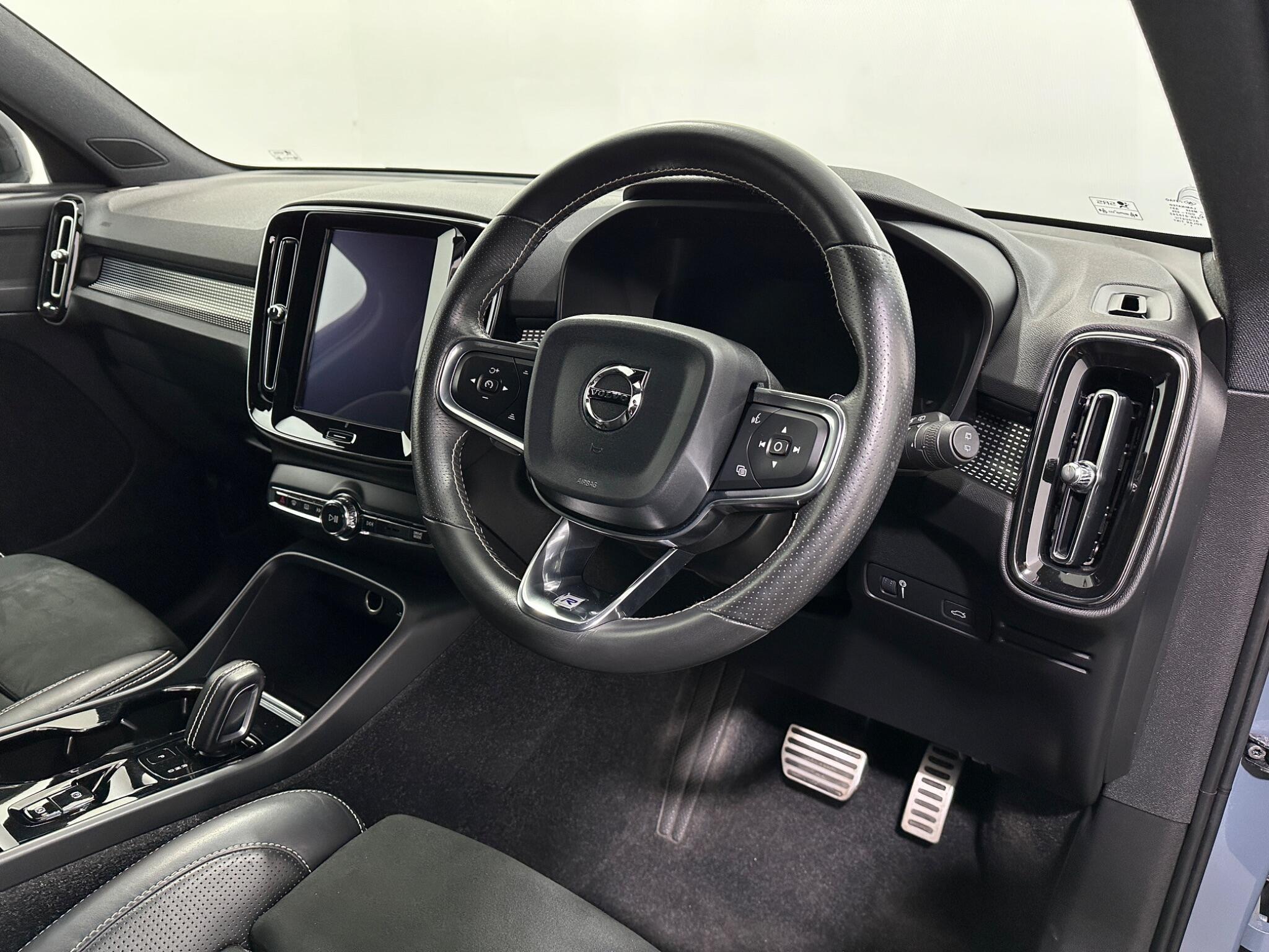 Volvo XC40 view 11
