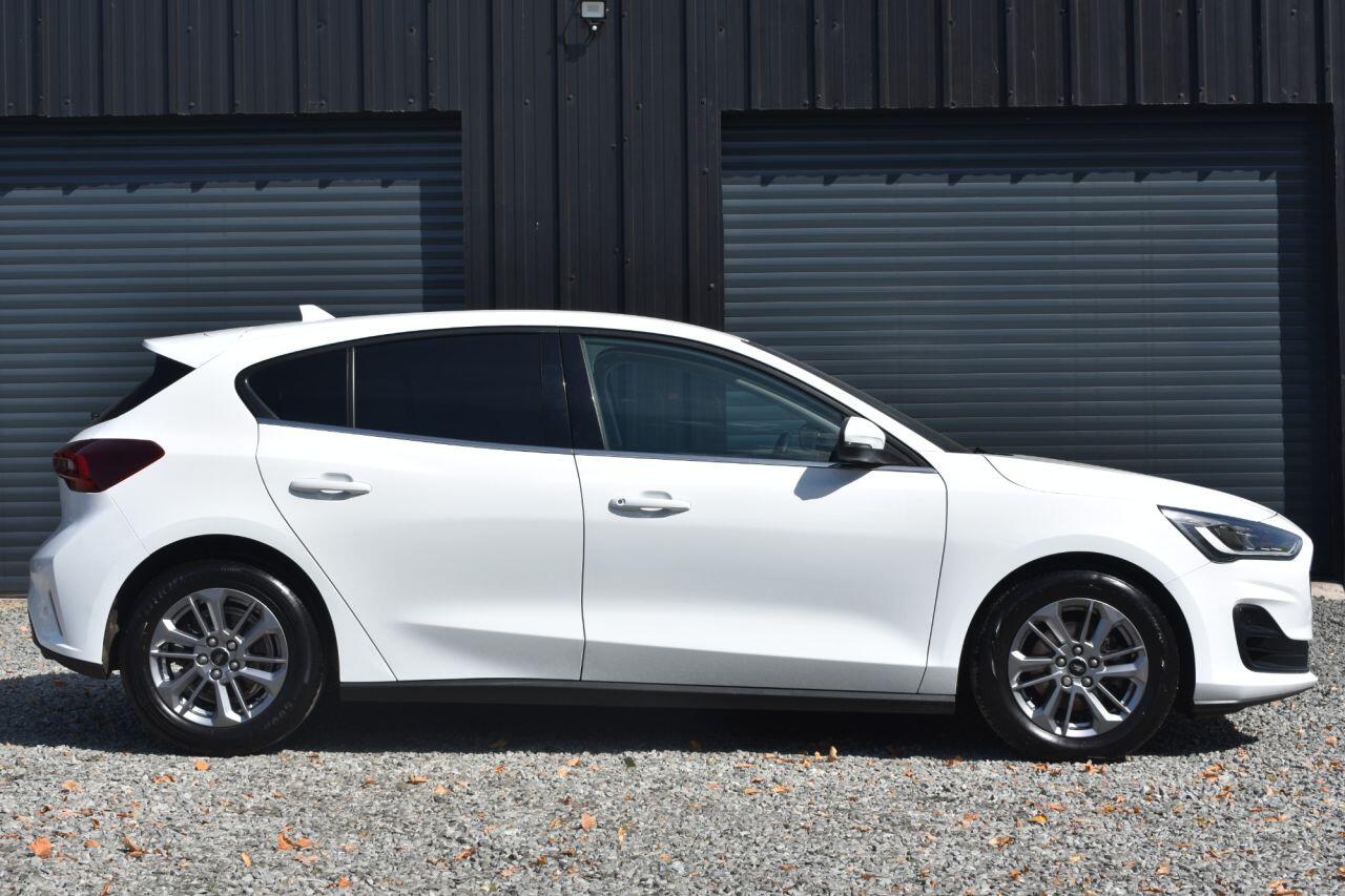 Ford Focus view 2