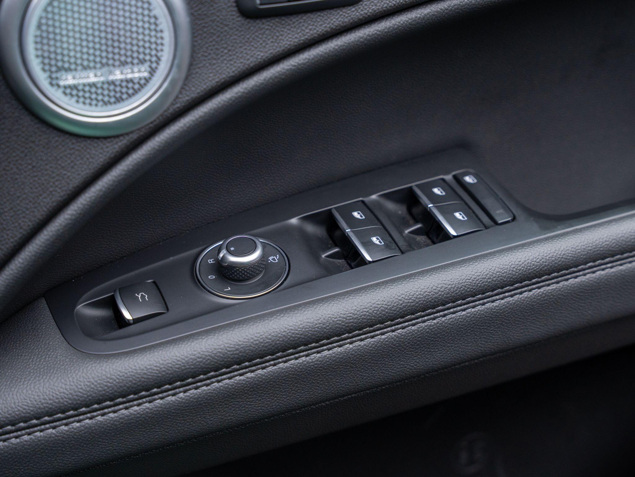 Alfa Romeo Stelvio view 35