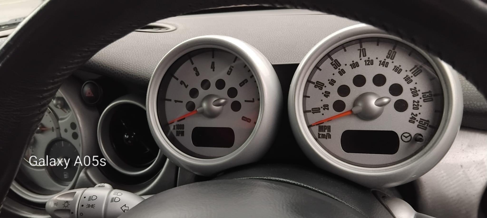 2005 MINI Hatch image 39