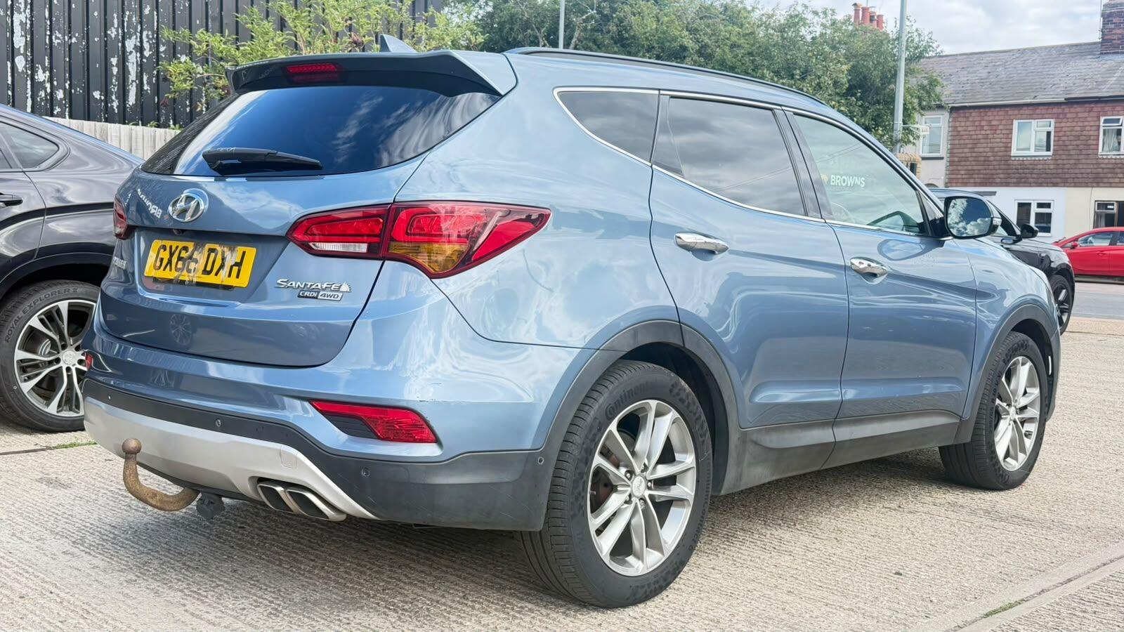 Hyundai Santa Fe view 3