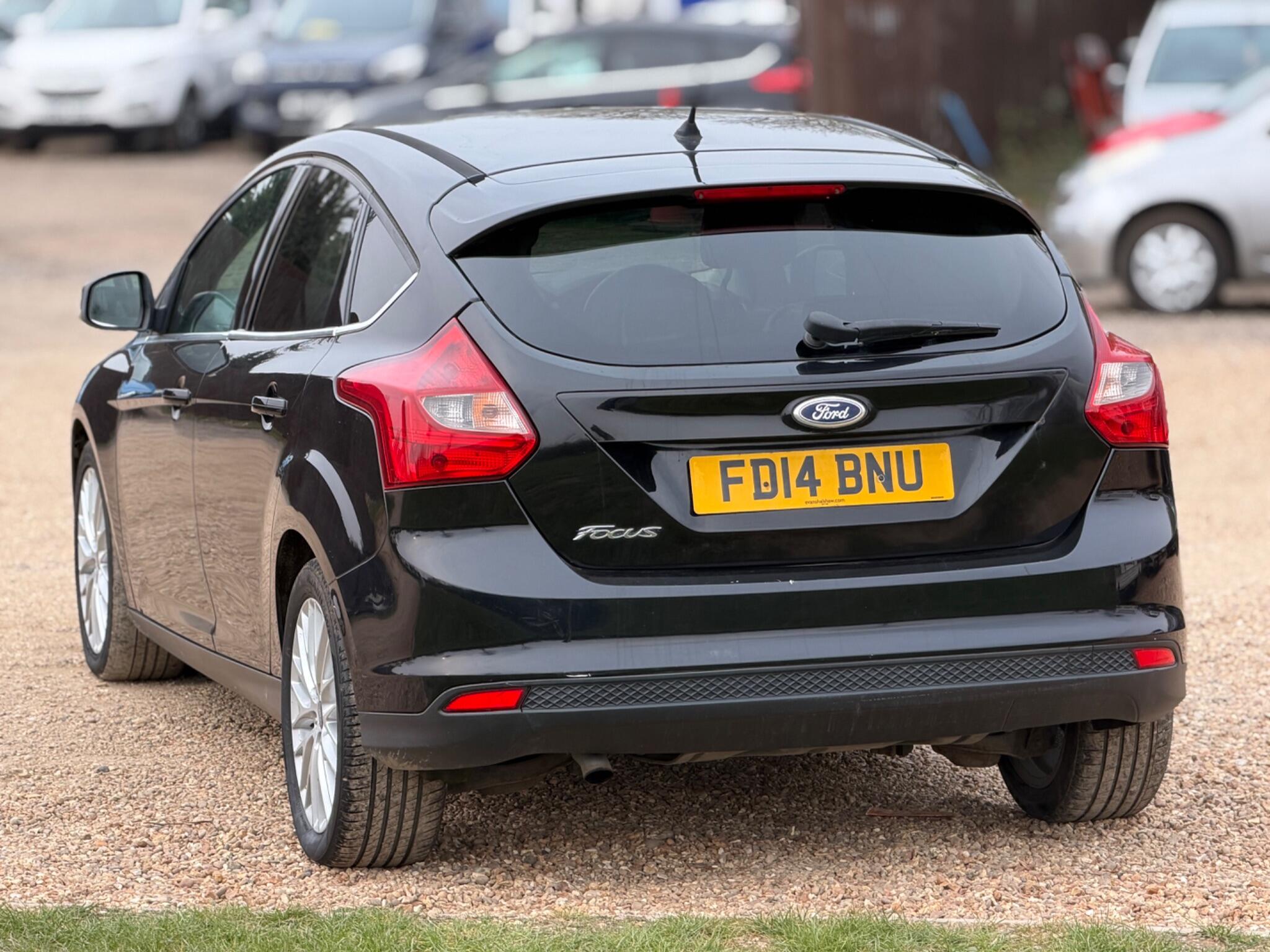 2014 Ford Focus 1.6 TDCi Zetec Euro 5 (s/s) 5dr image 10