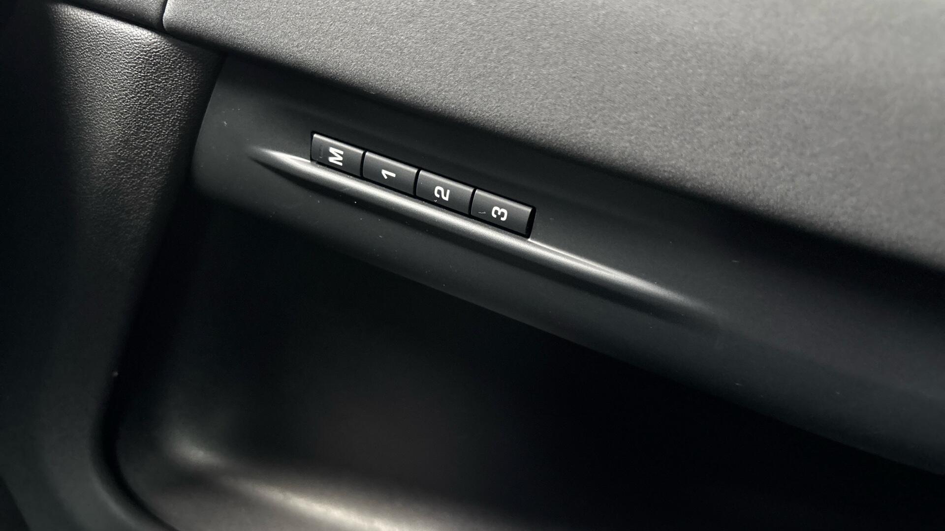Land Rover Range Rover Evoque view 36