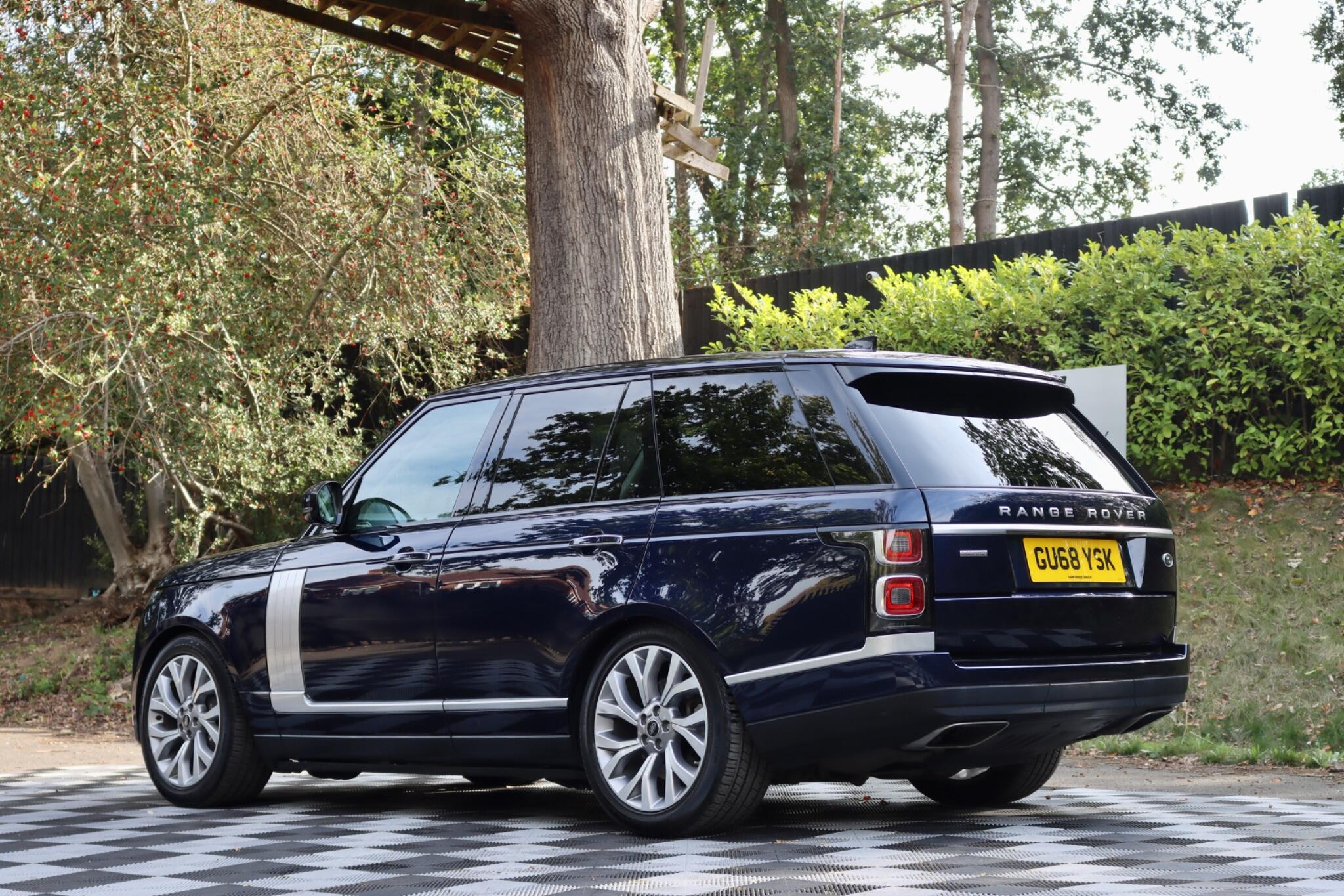 Land Rover Range Rover view 18