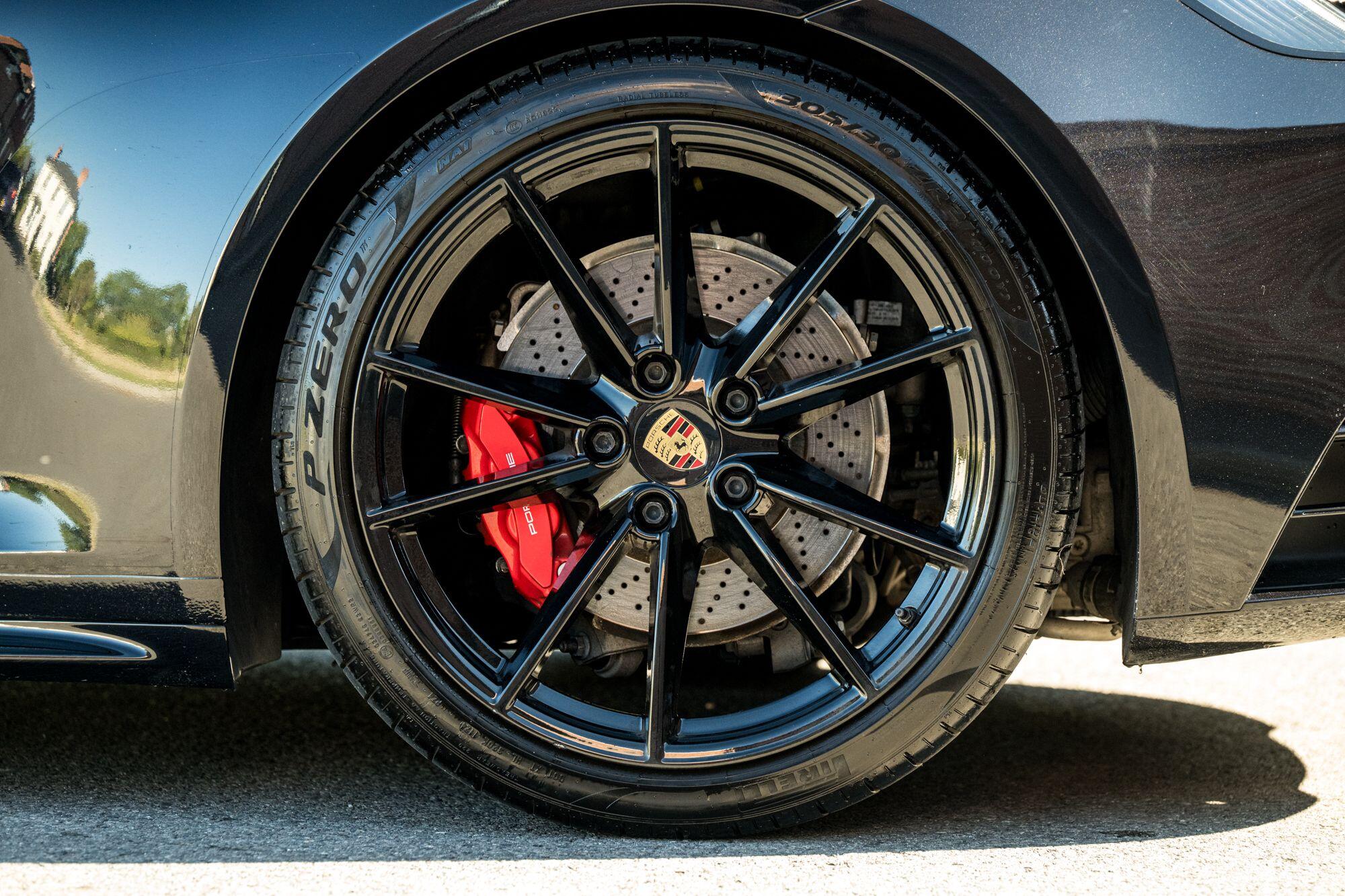 Porsche 911 view 23
