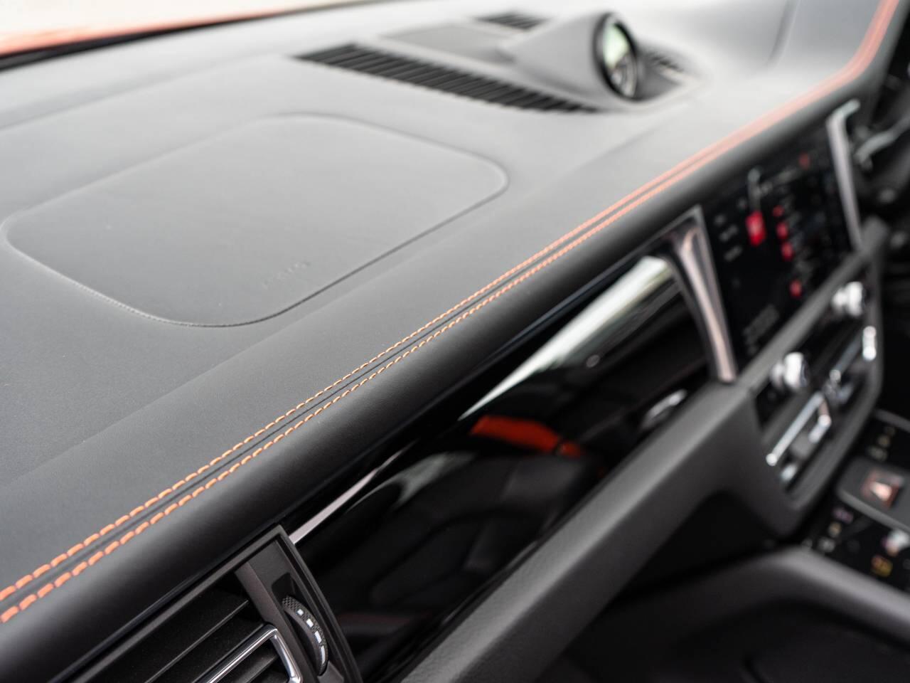 Porsche Macan view 22