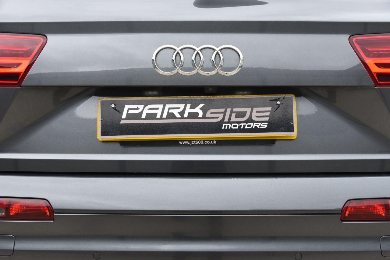 Audi Q7 view 18