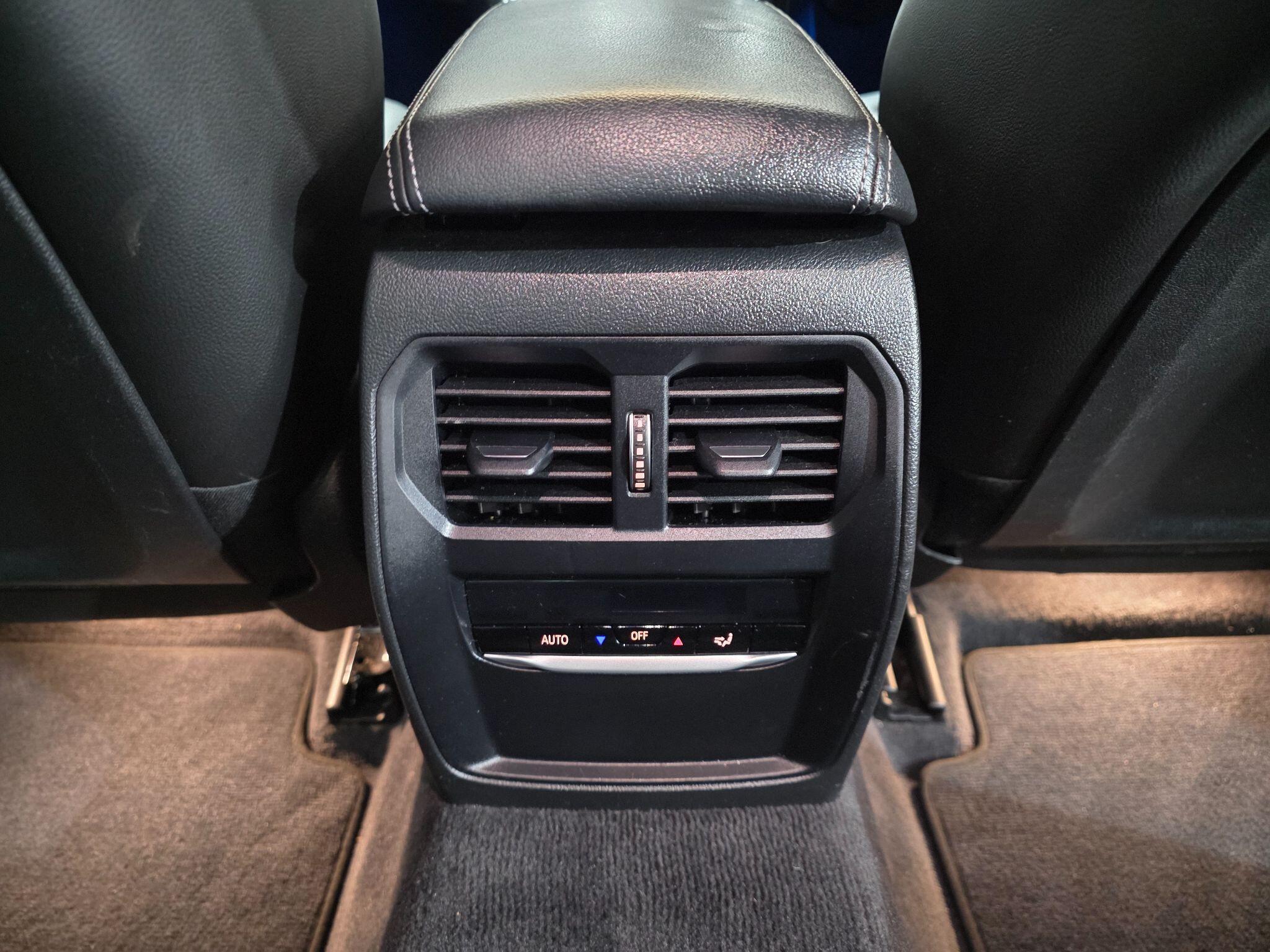 BMW 3 Series view 26