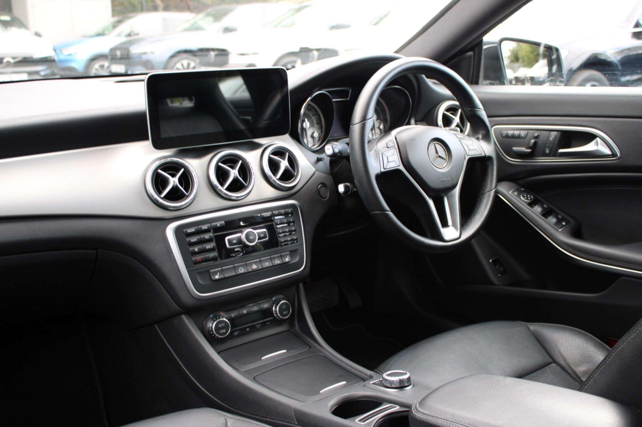 Mercedes-Benz Cla view 10