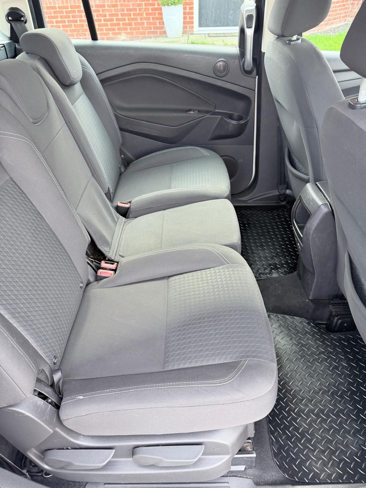 Ford Grand C-Max view 19