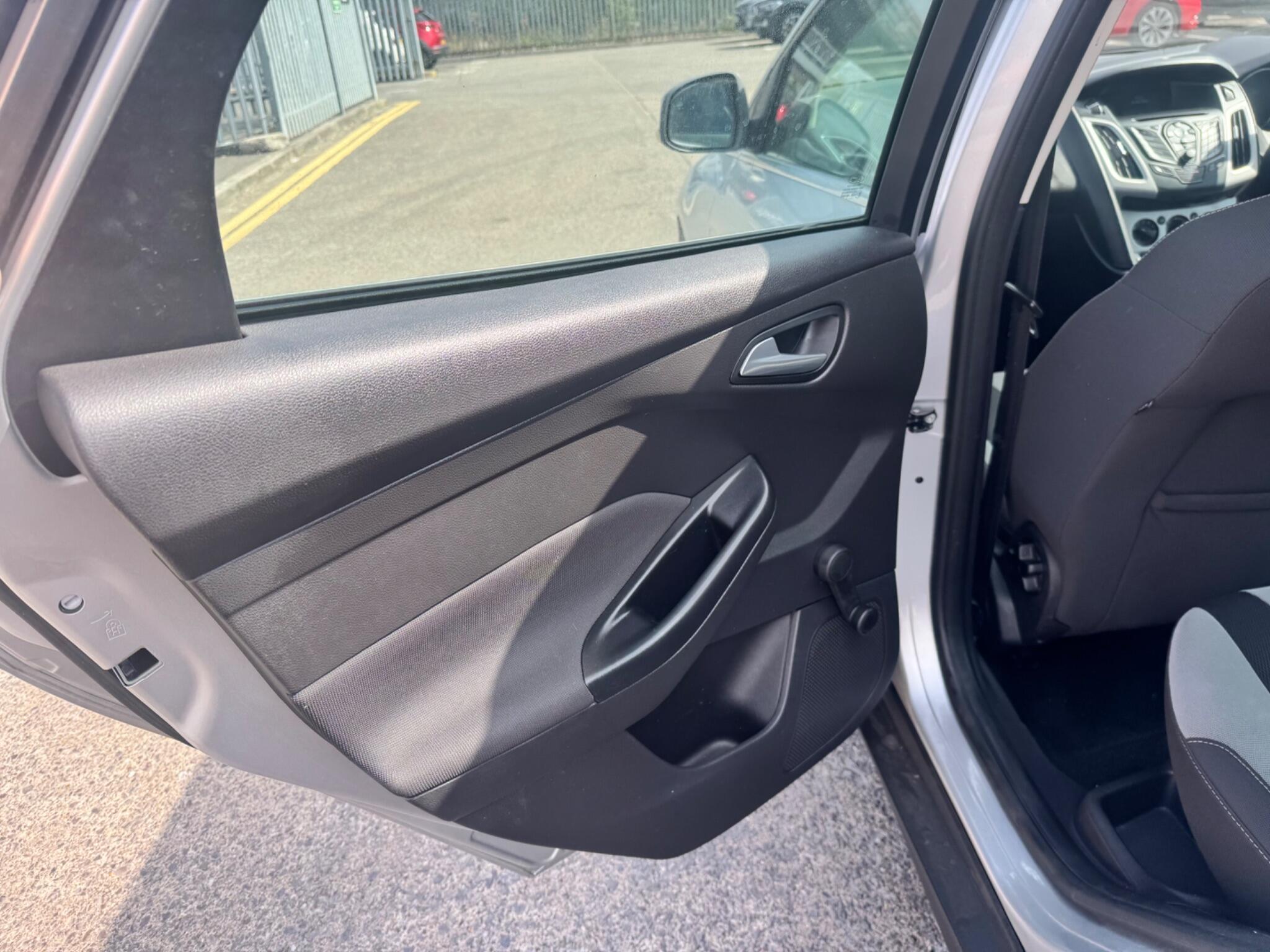 Ford Focus view 5