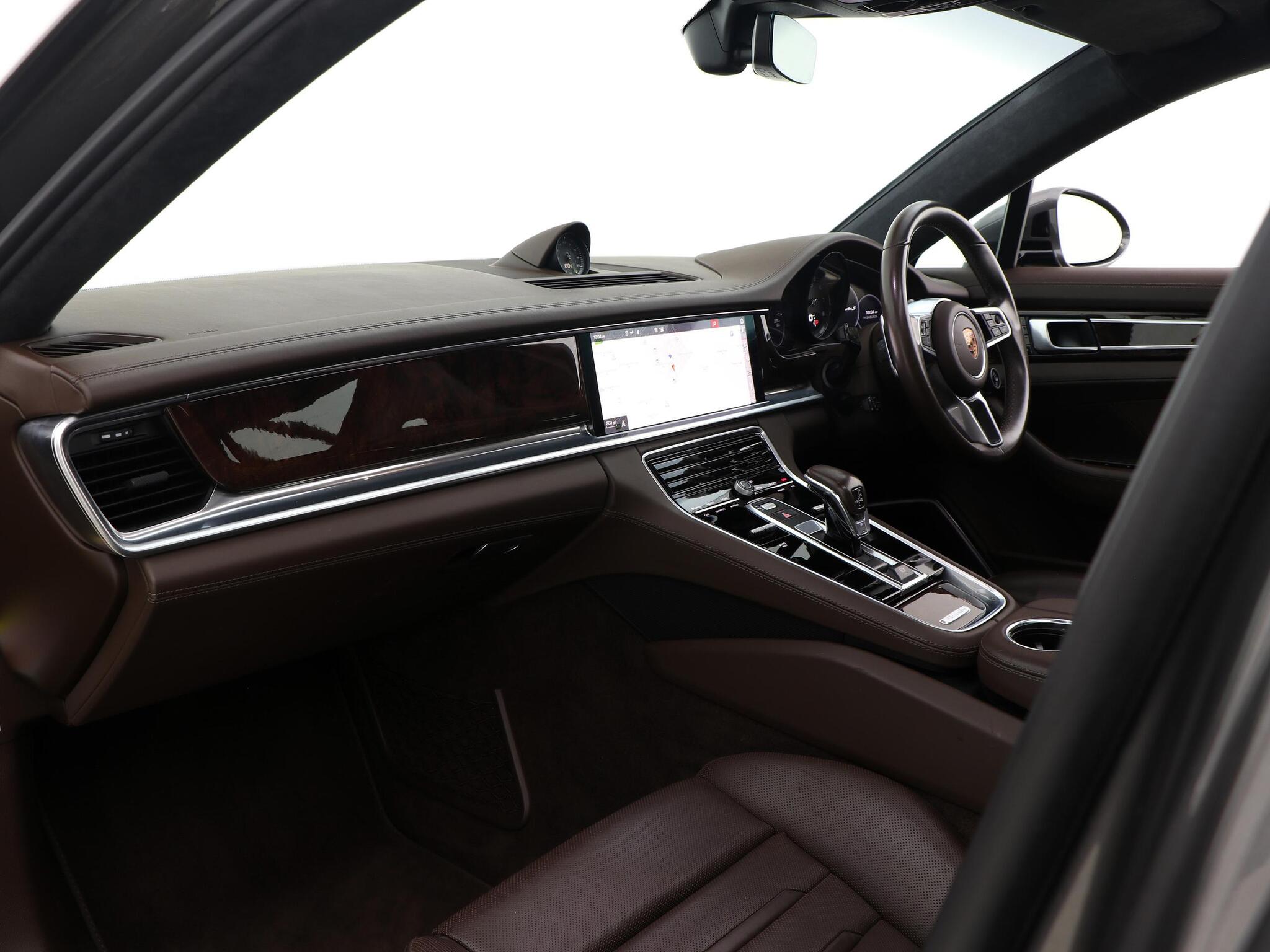 Porsche Panamera view 39