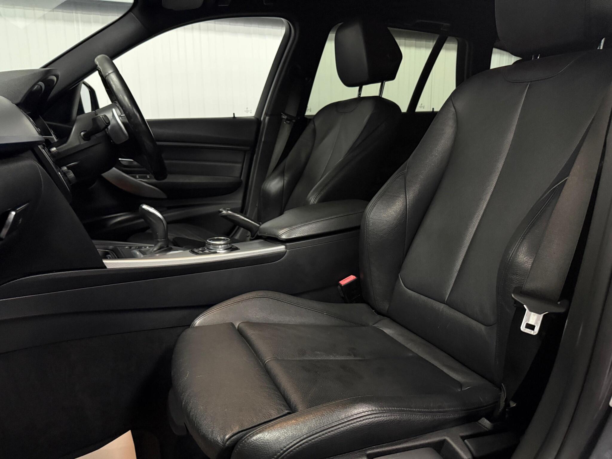 BMW 3 Series view 18