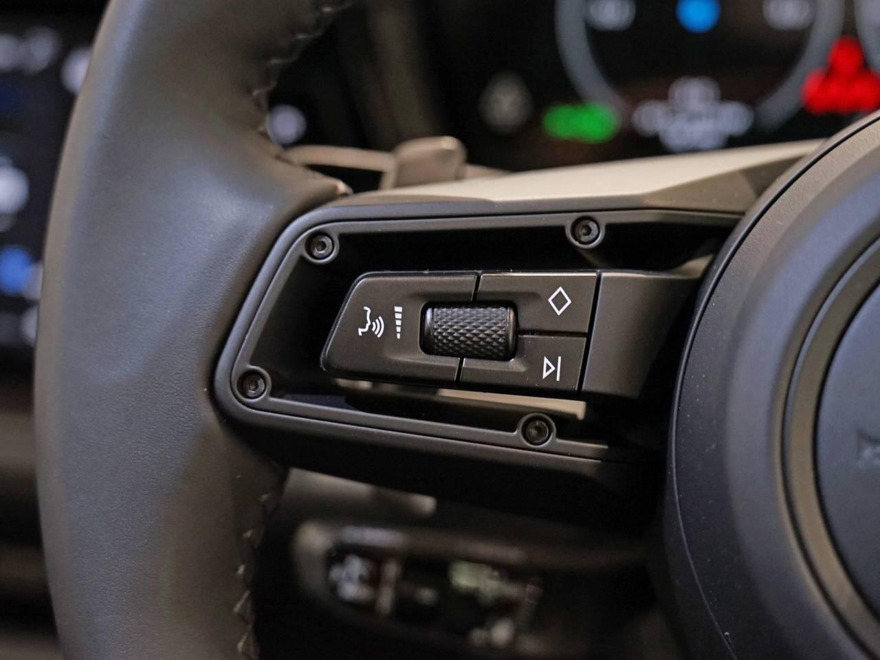 Porsche Cayenne view 31
