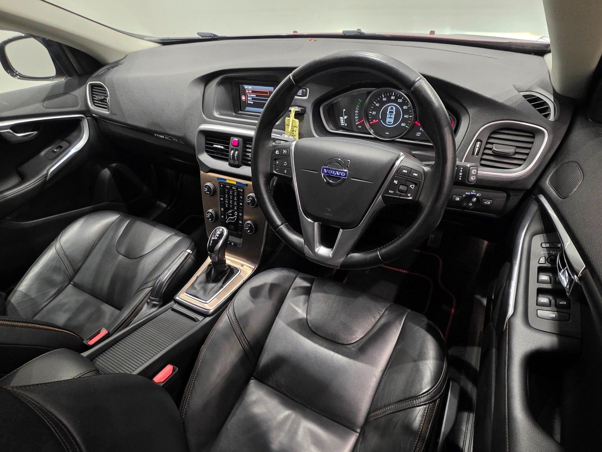 Volvo V40 Cross Country view 12