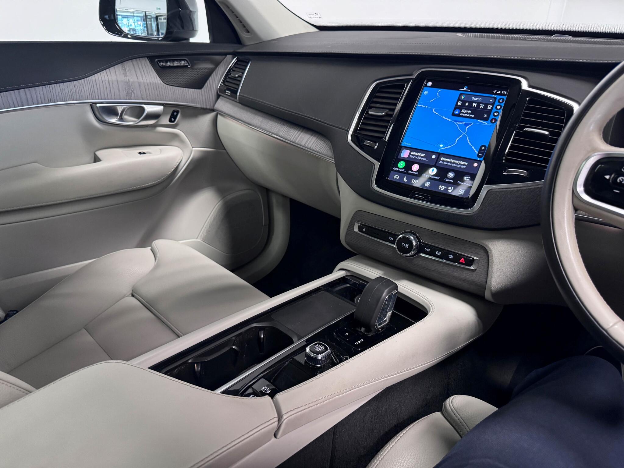 Volvo XC90 view 39