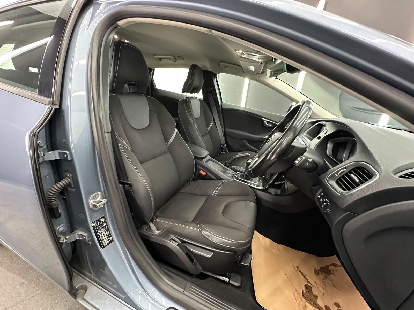 Volvo V40 view 21