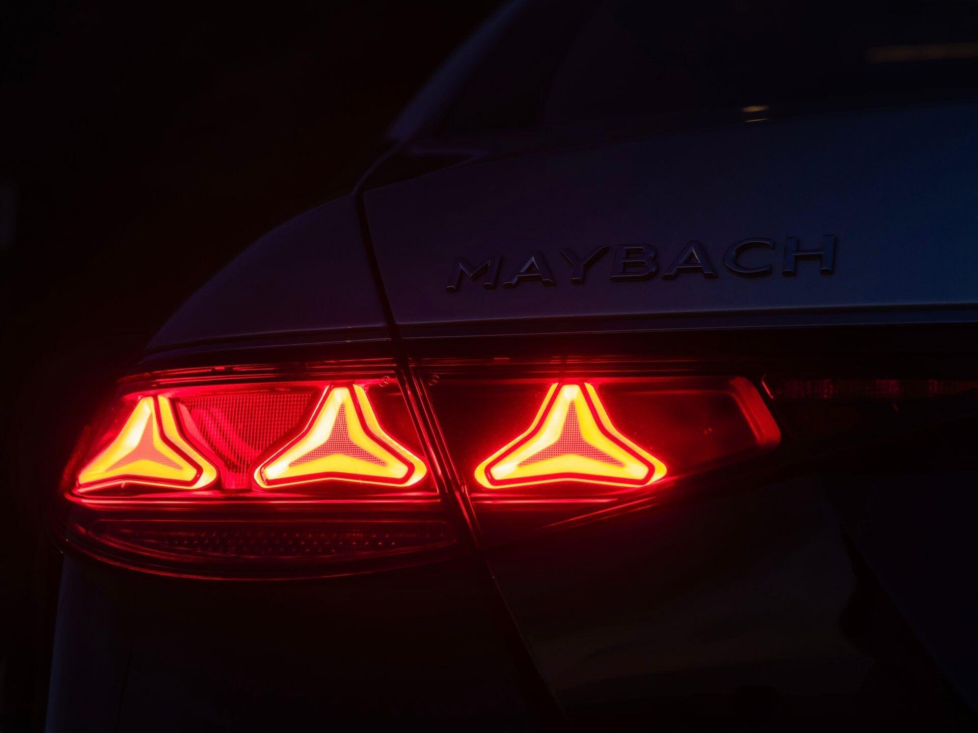 Mercedes-Benz S-Class view 4