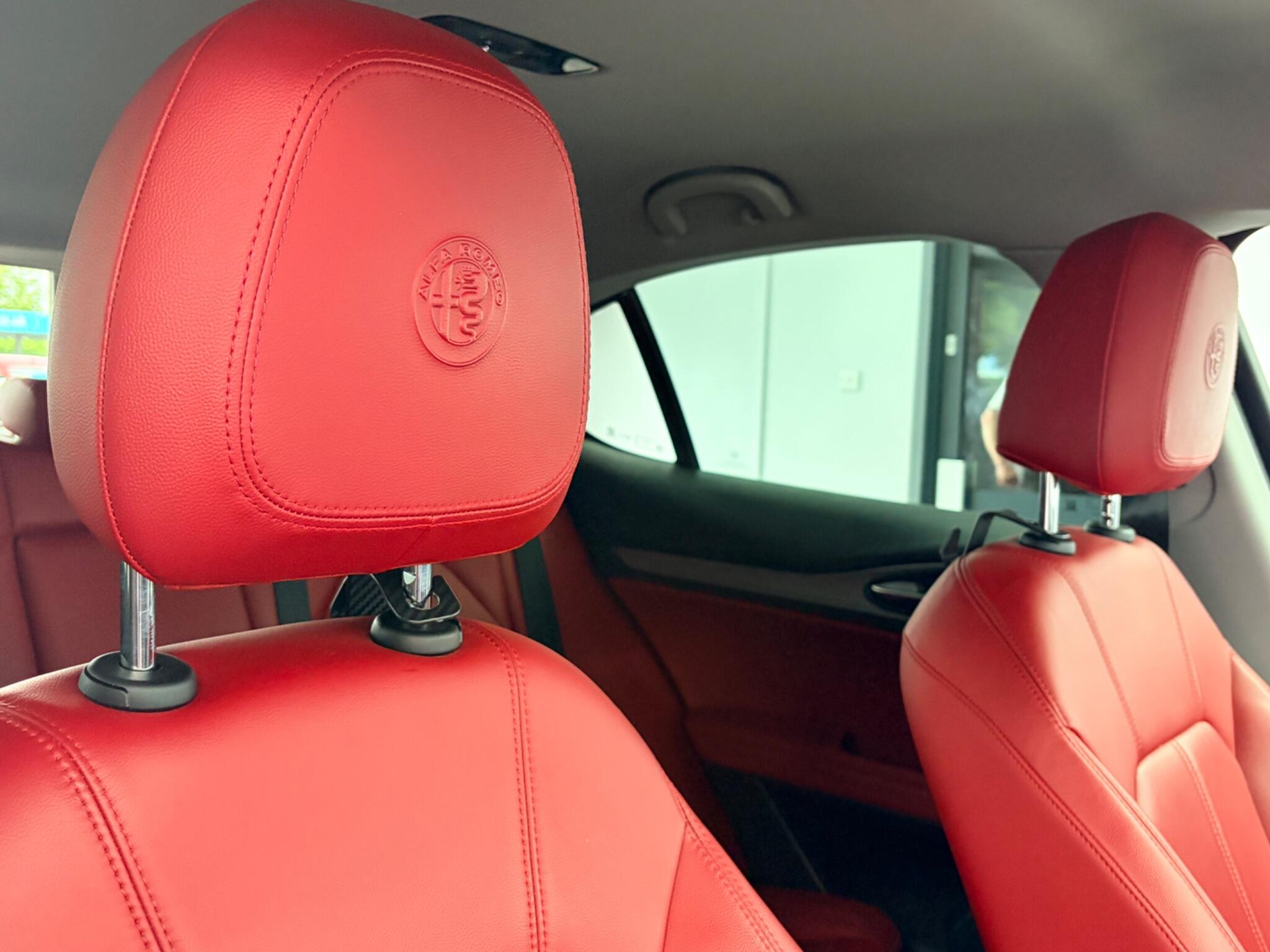 Alfa Romeo Stelvio view 14
