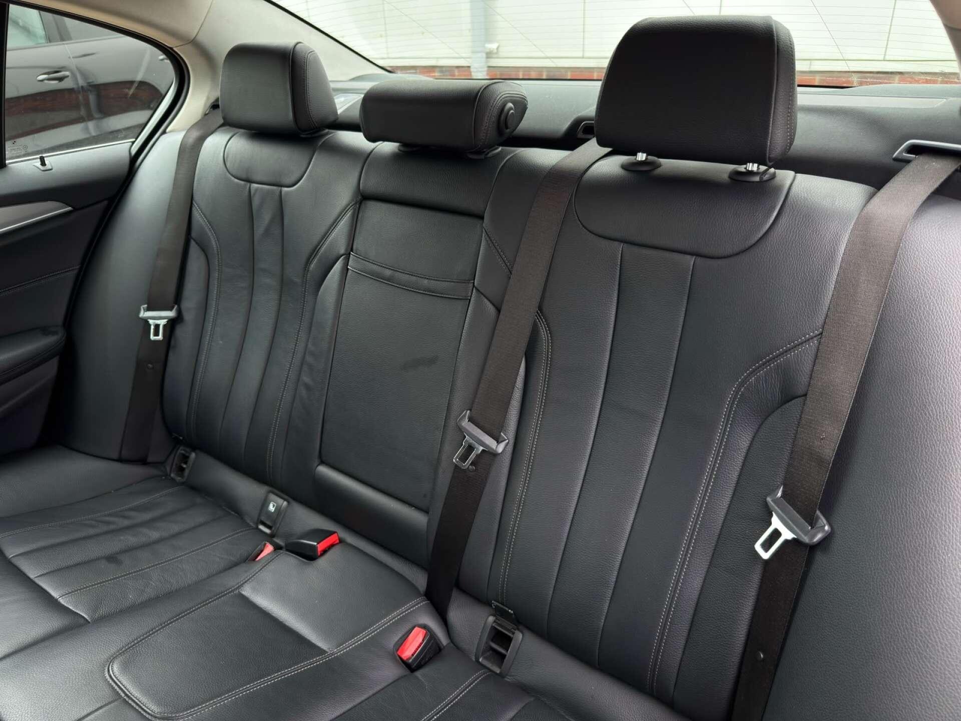 BMW 5 Series view 36