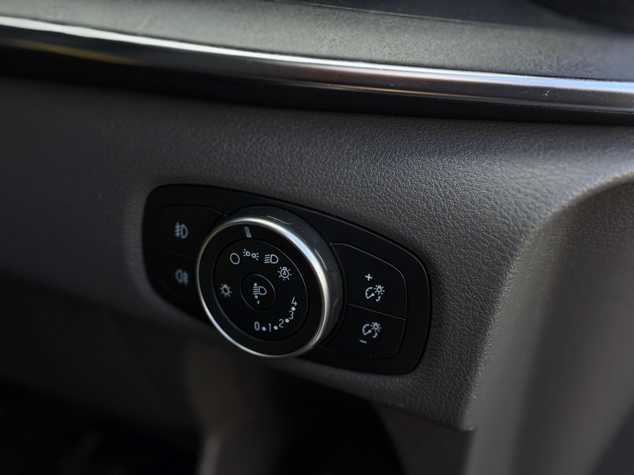 Ford Tourneo Custom view 16