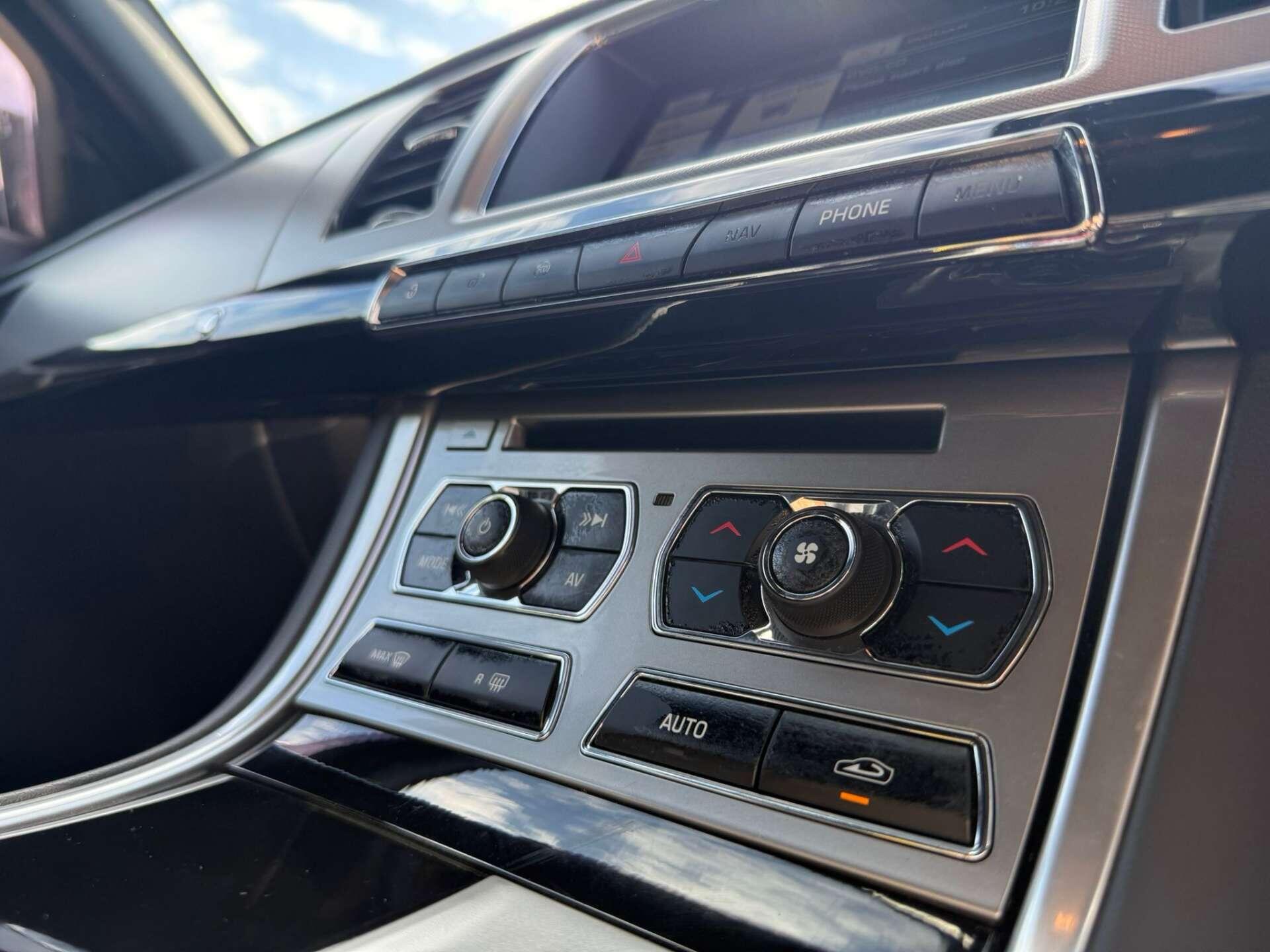 Jaguar XF view 28