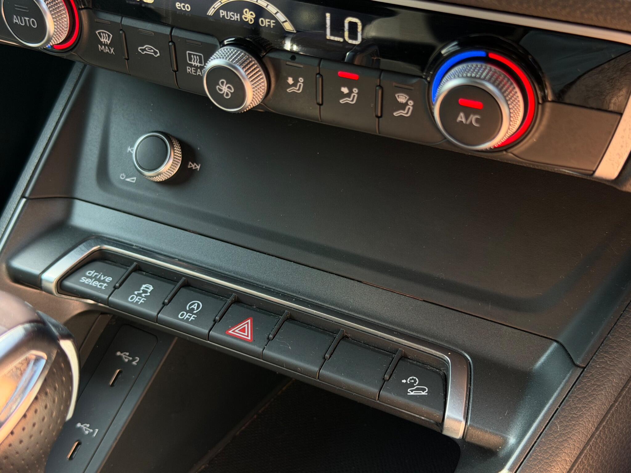 Audi Audi Q3 view 13
