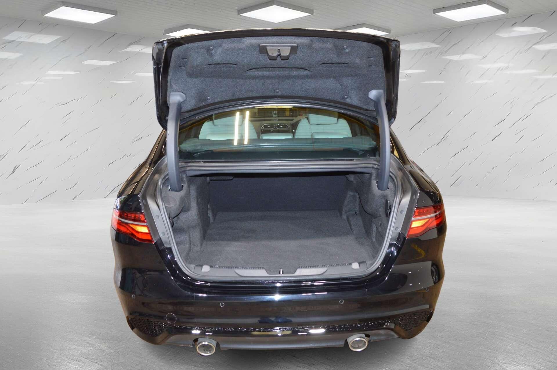 Jaguar Xe view 9
