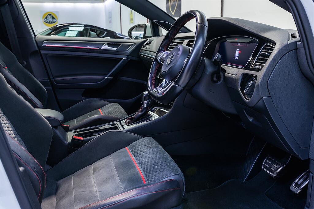 Volkswagen Golf view 9