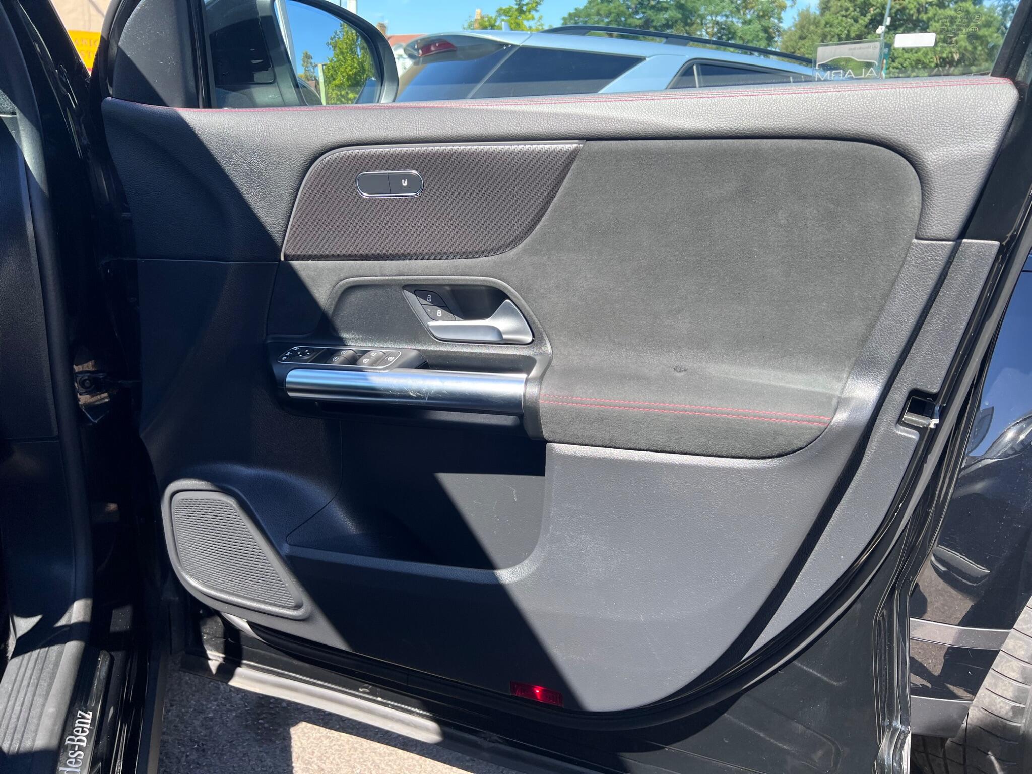 Mercedes-Benz Gla view 16