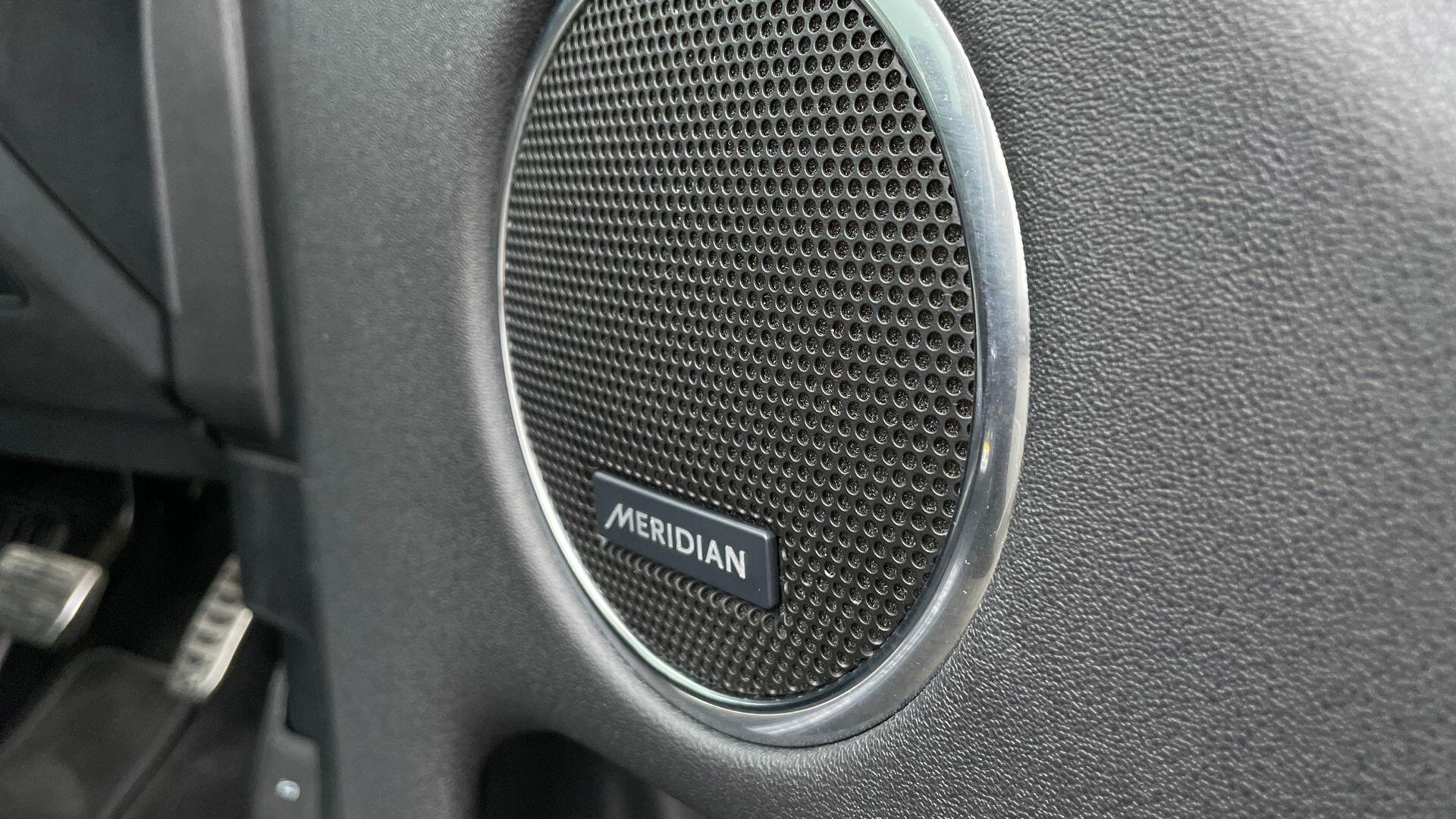 Land Rover Discovery Sport view 24
