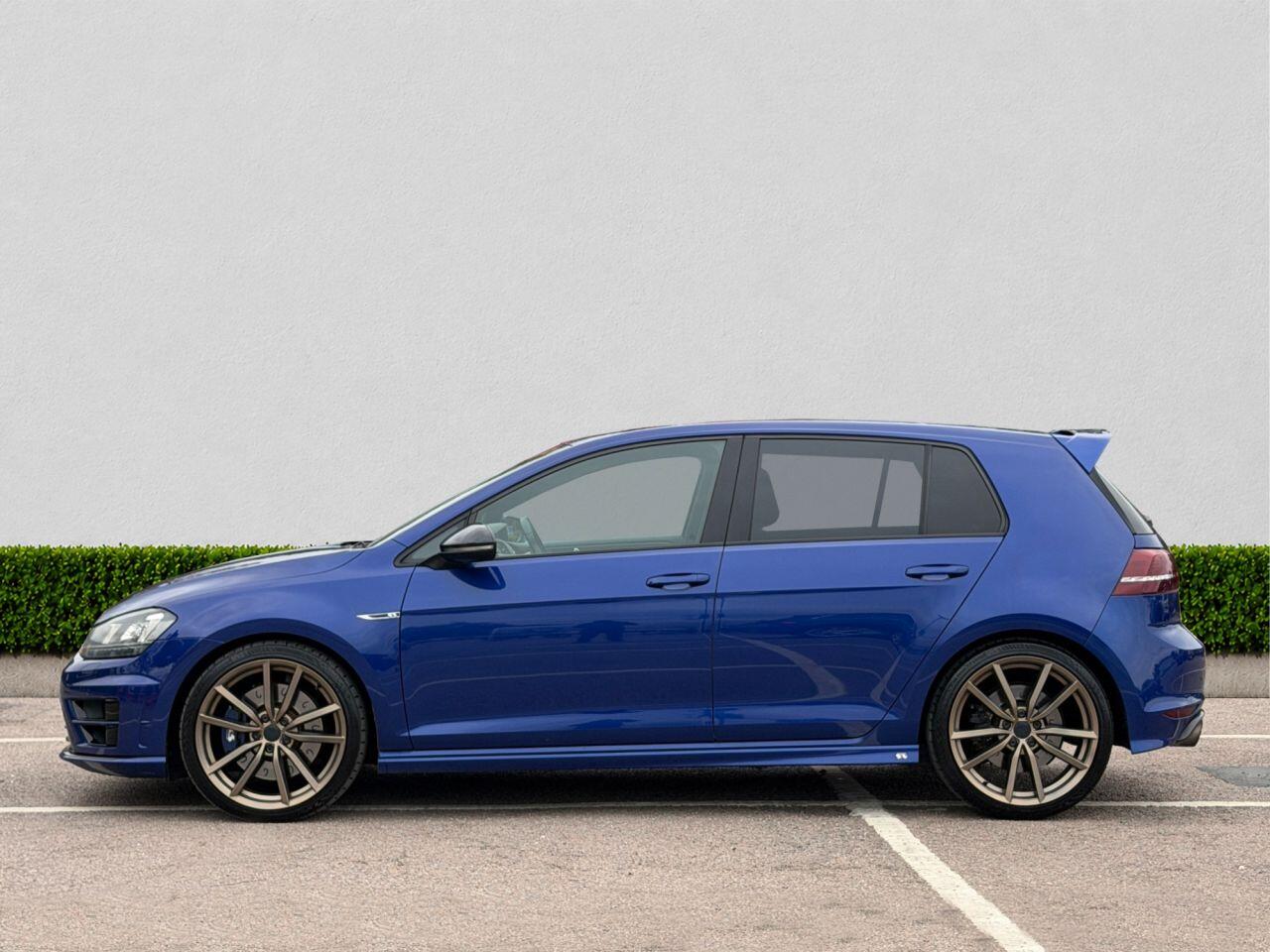 Volkswagen Golf view 4