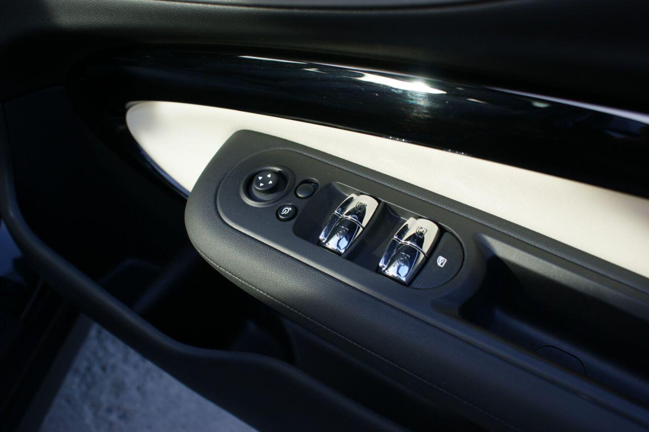 Mini Clubman view 45
