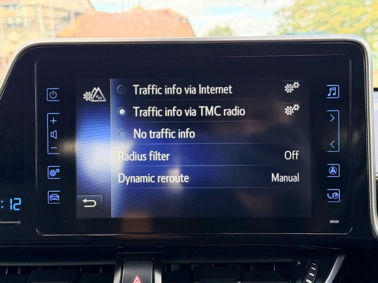 Toyota C-HR view 48