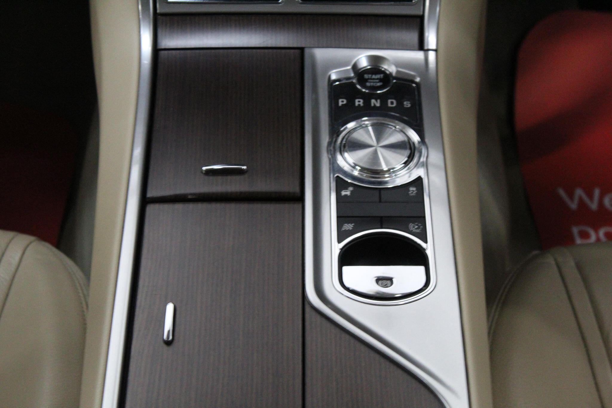 Jaguar XF view 43