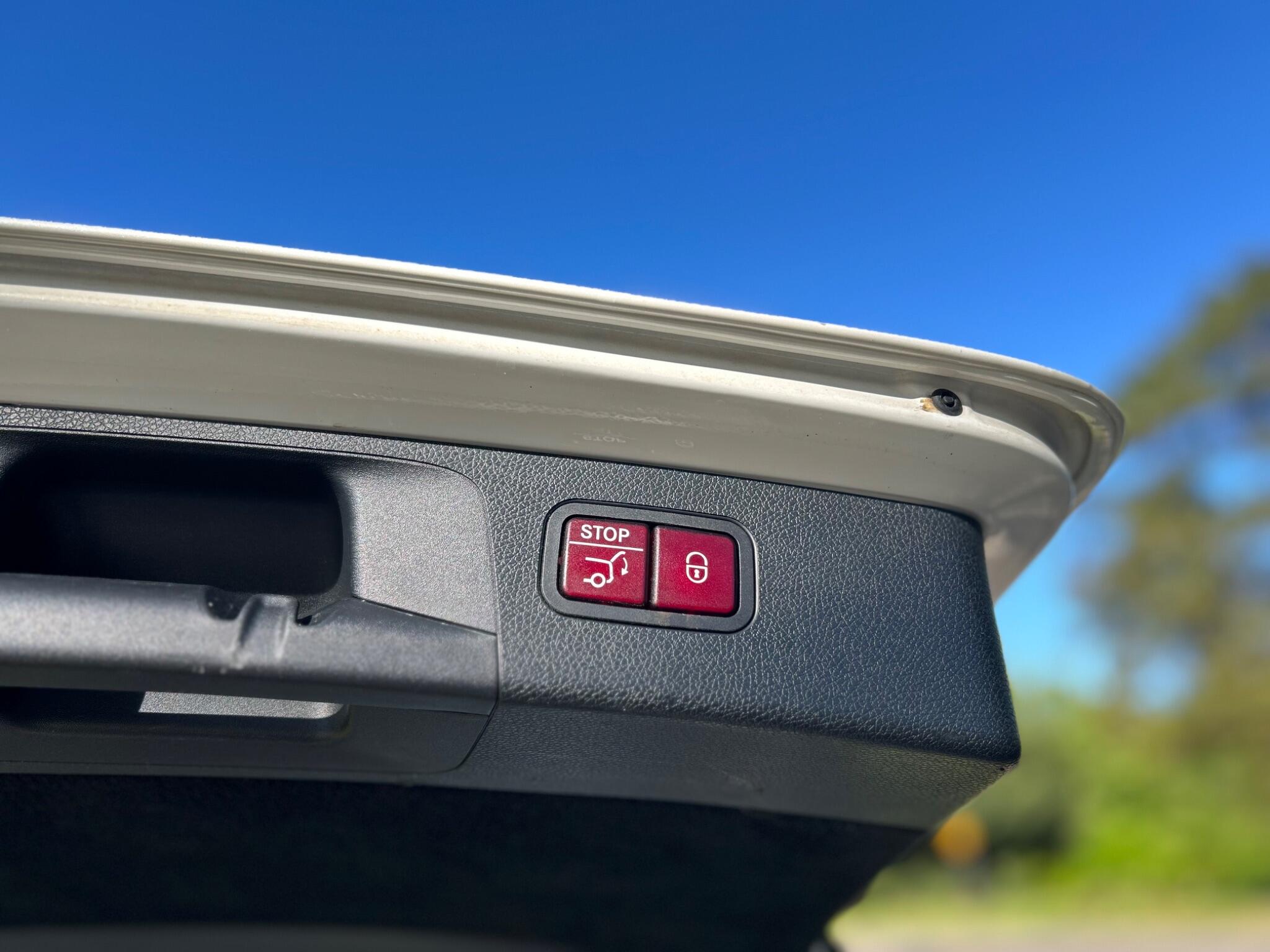 Mercedes-Benz E-Class view 42