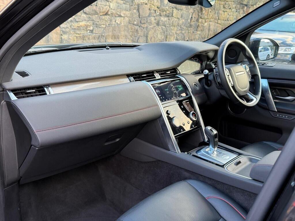 Land Rover Discovery Sport view 13