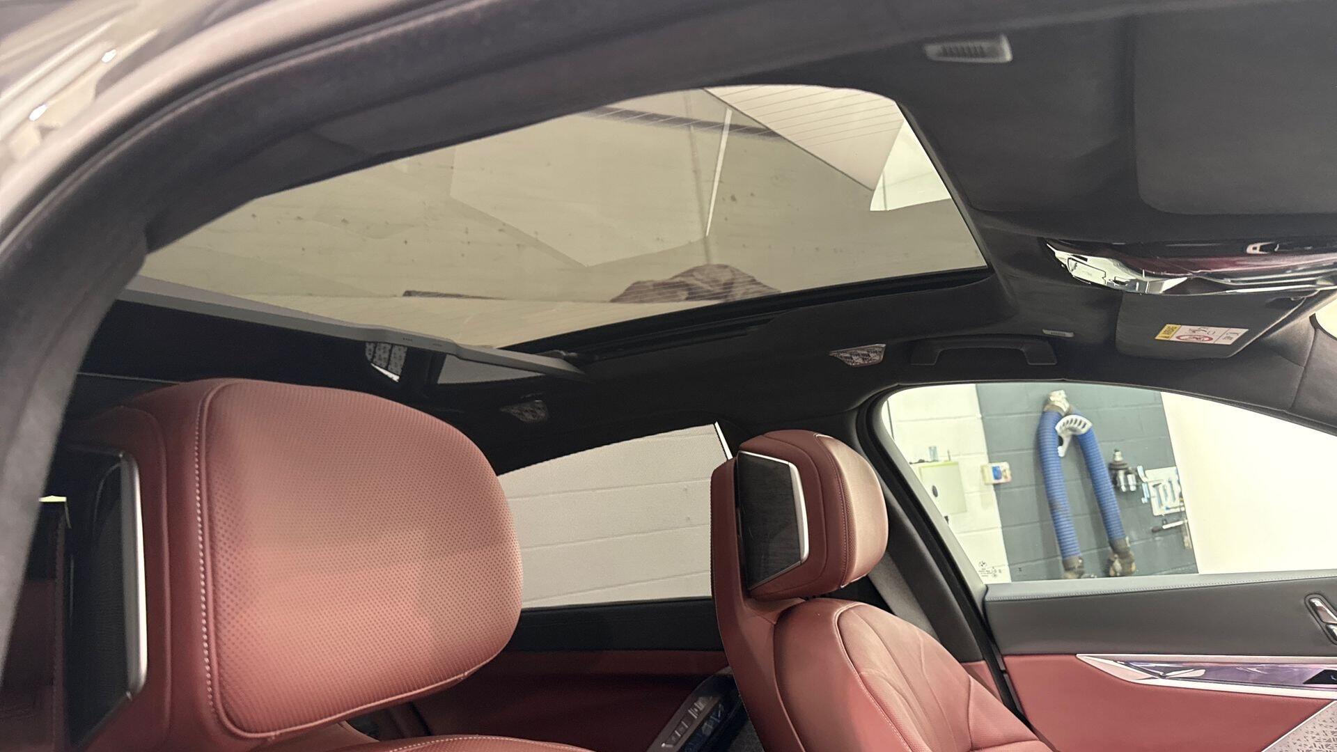 BMW I7 view 22