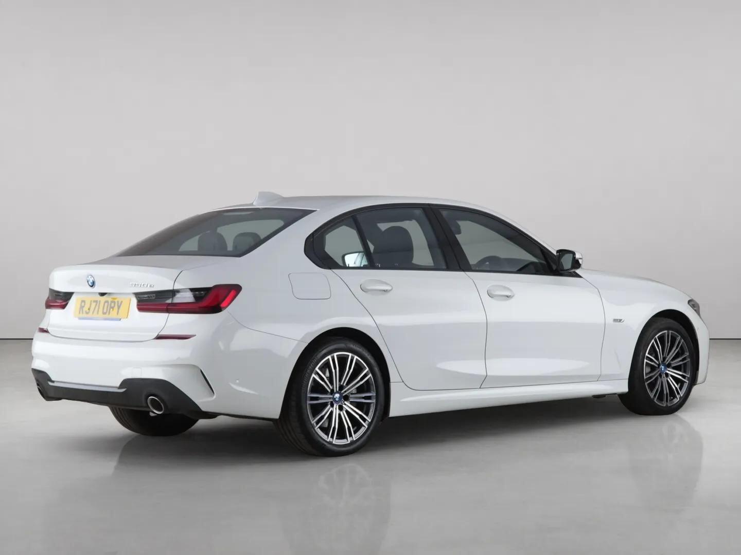 BMW 3 Series view 6