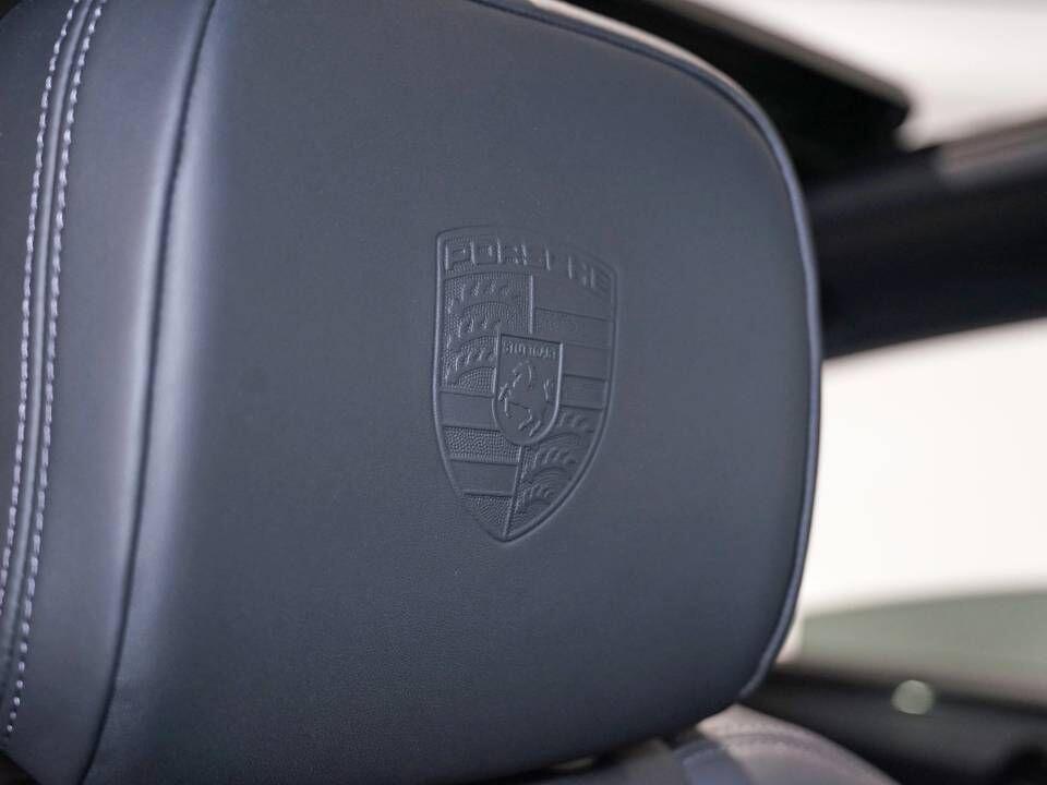 Porsche Macan view 14
