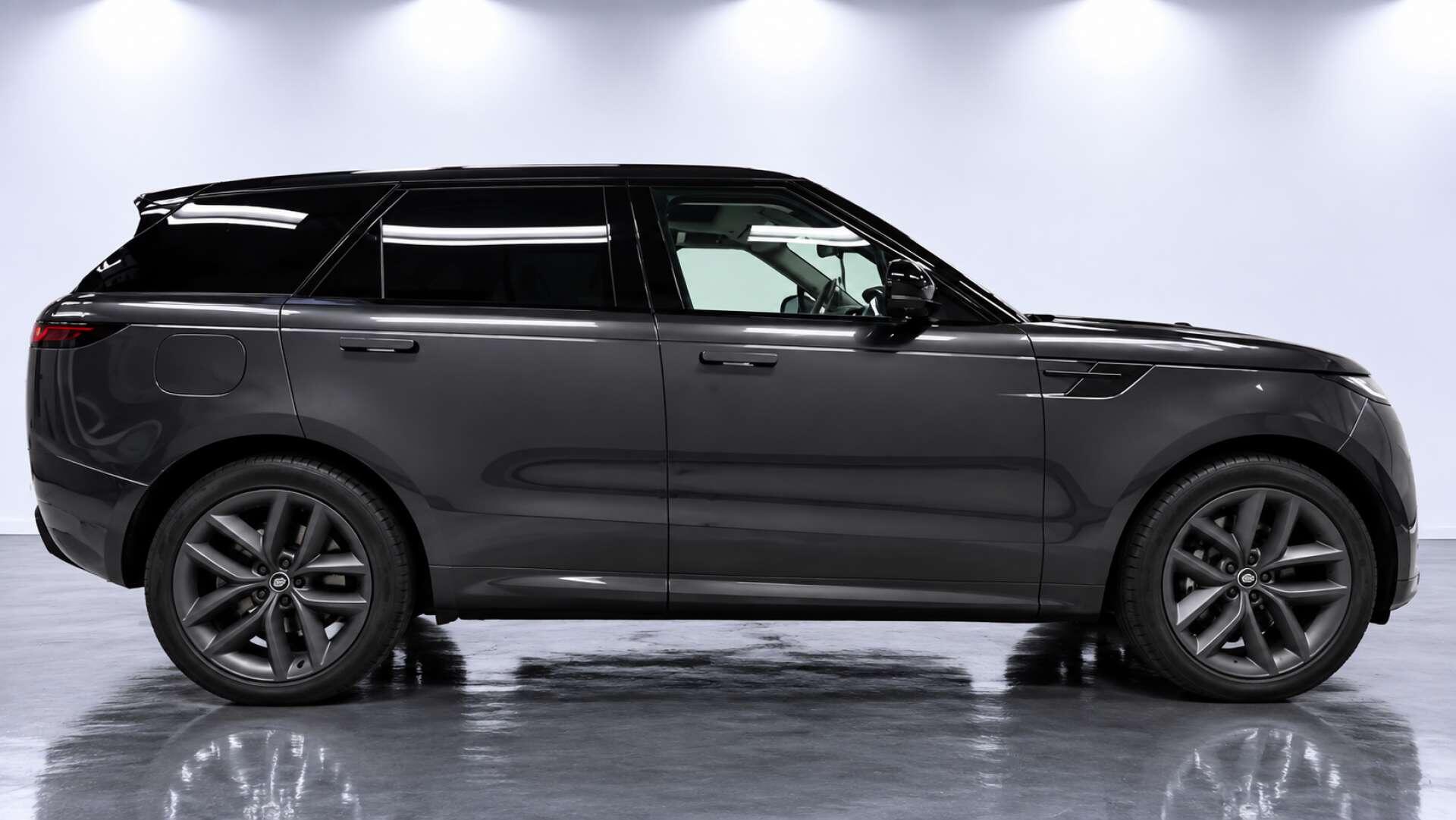 Land Rover Range Rover Sport view 3