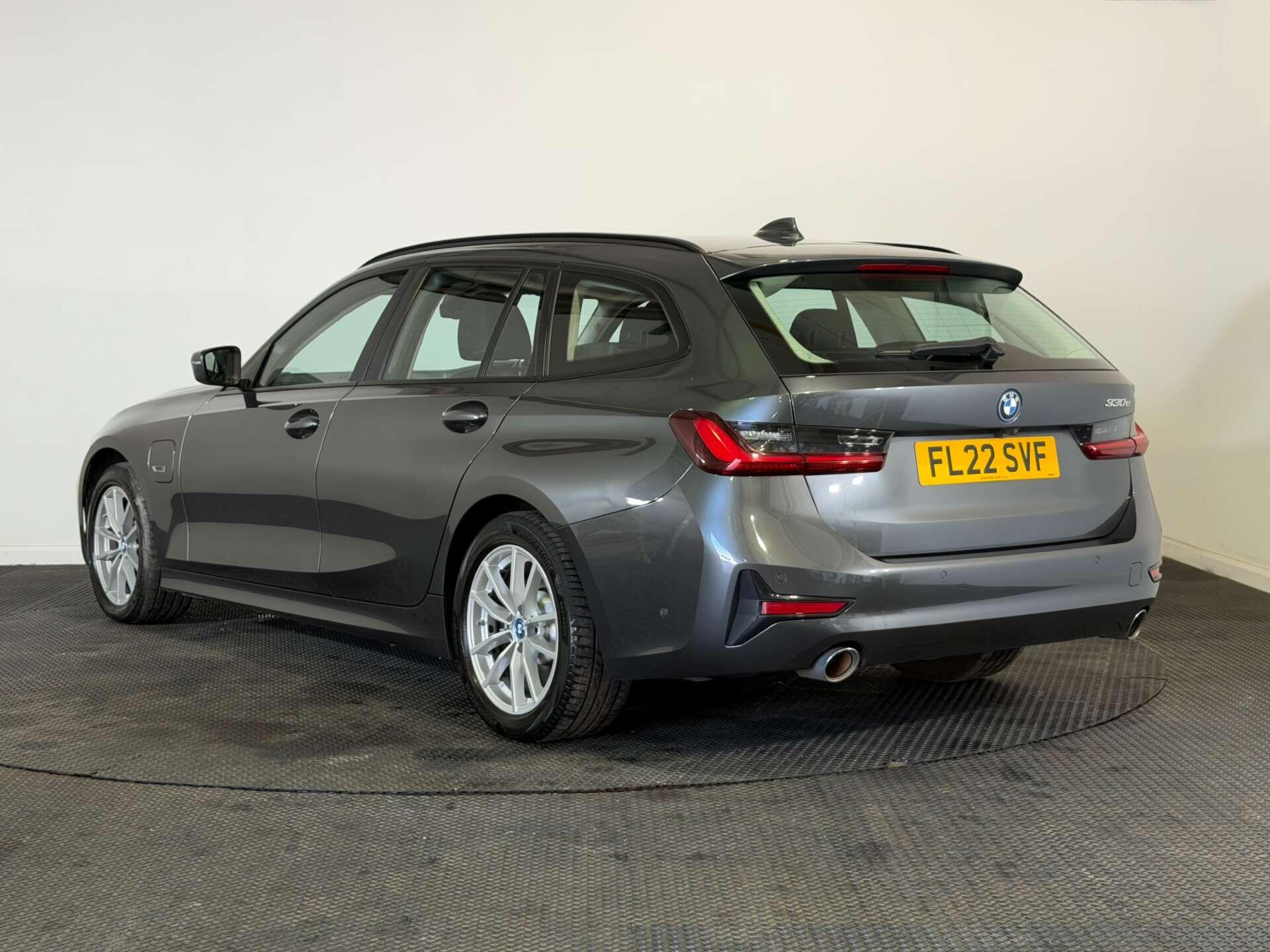 BMW 3 Series view 5