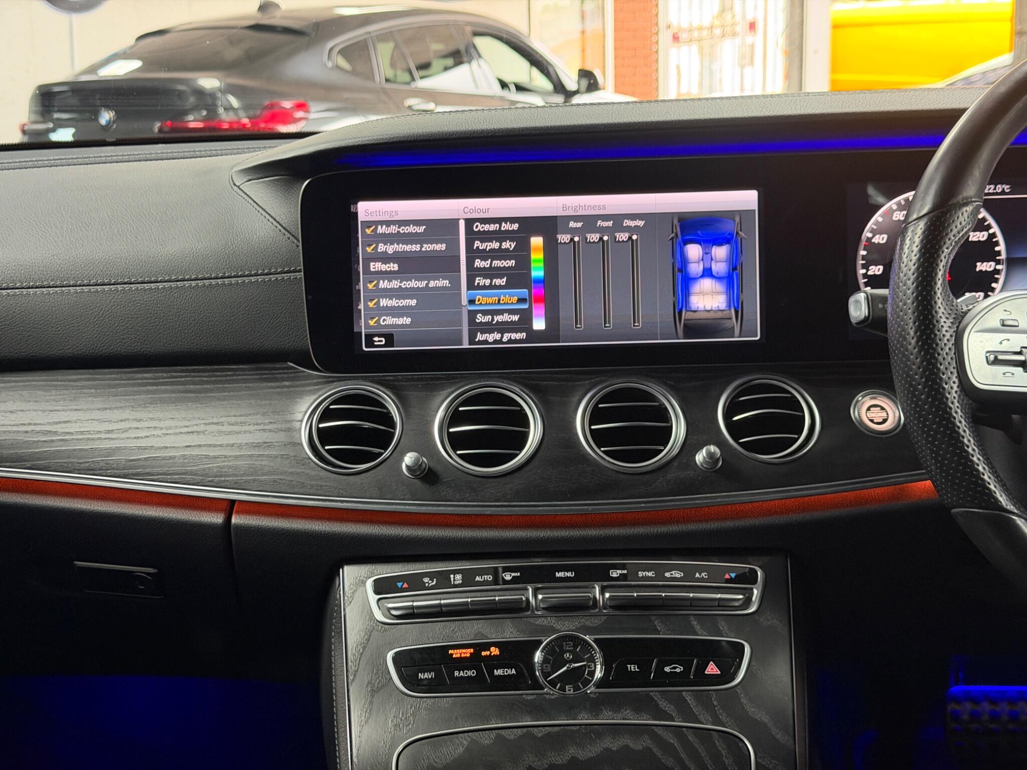 Mercedes-Benz E Class view 33