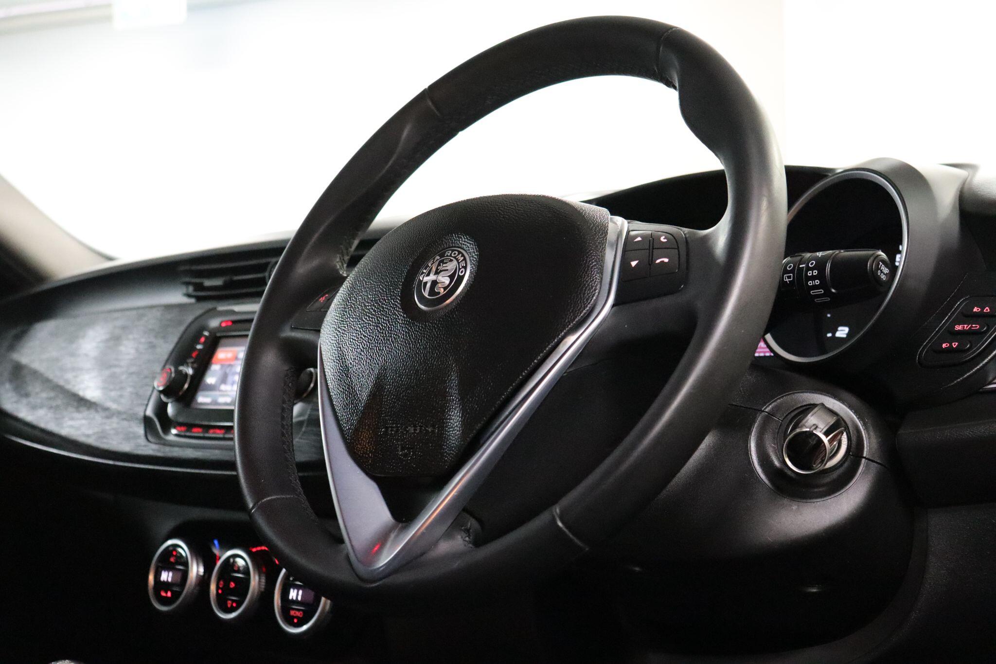 Alfa Romeo Giulietta view 11