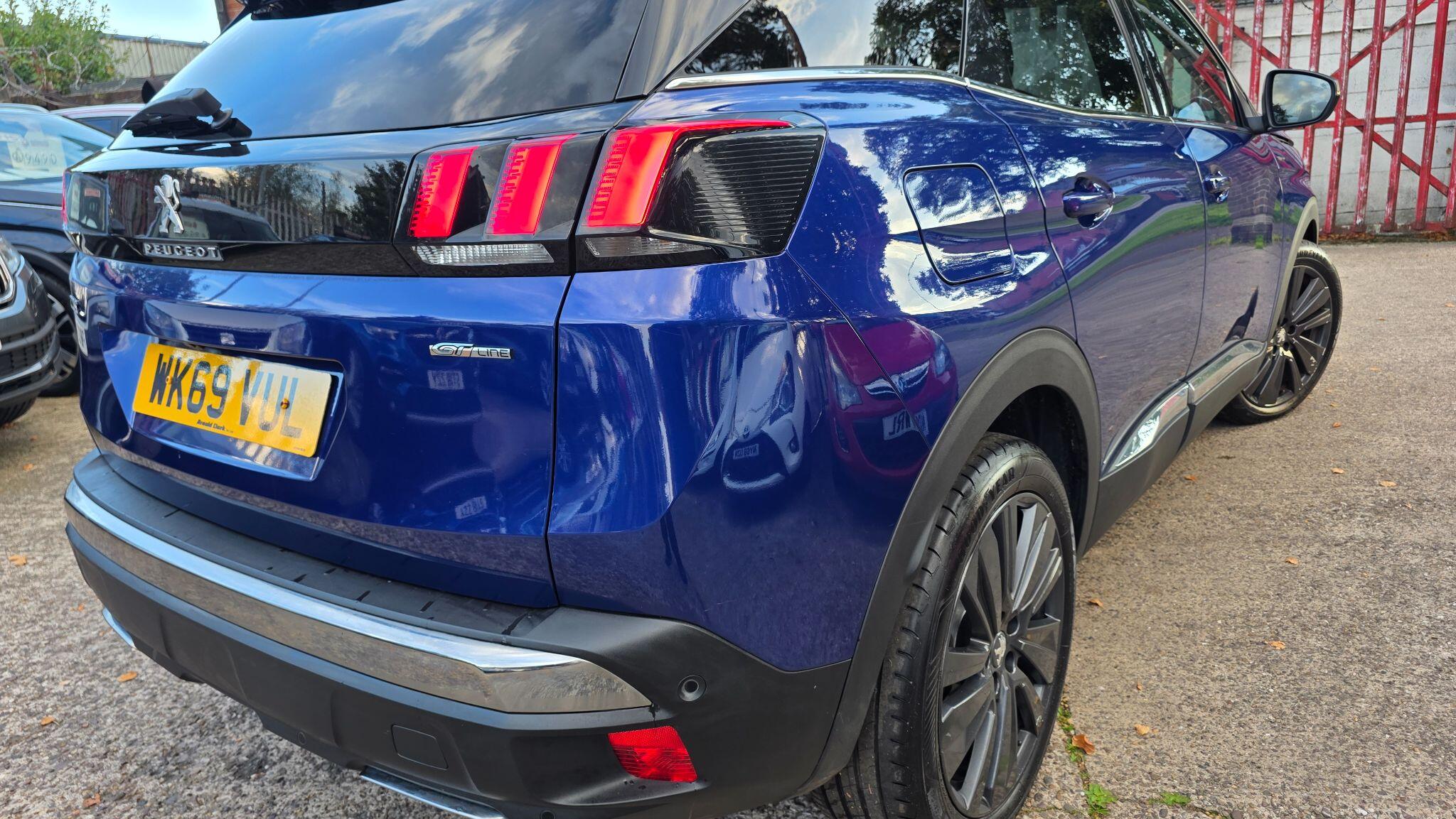 Peugeot 3008 view 5