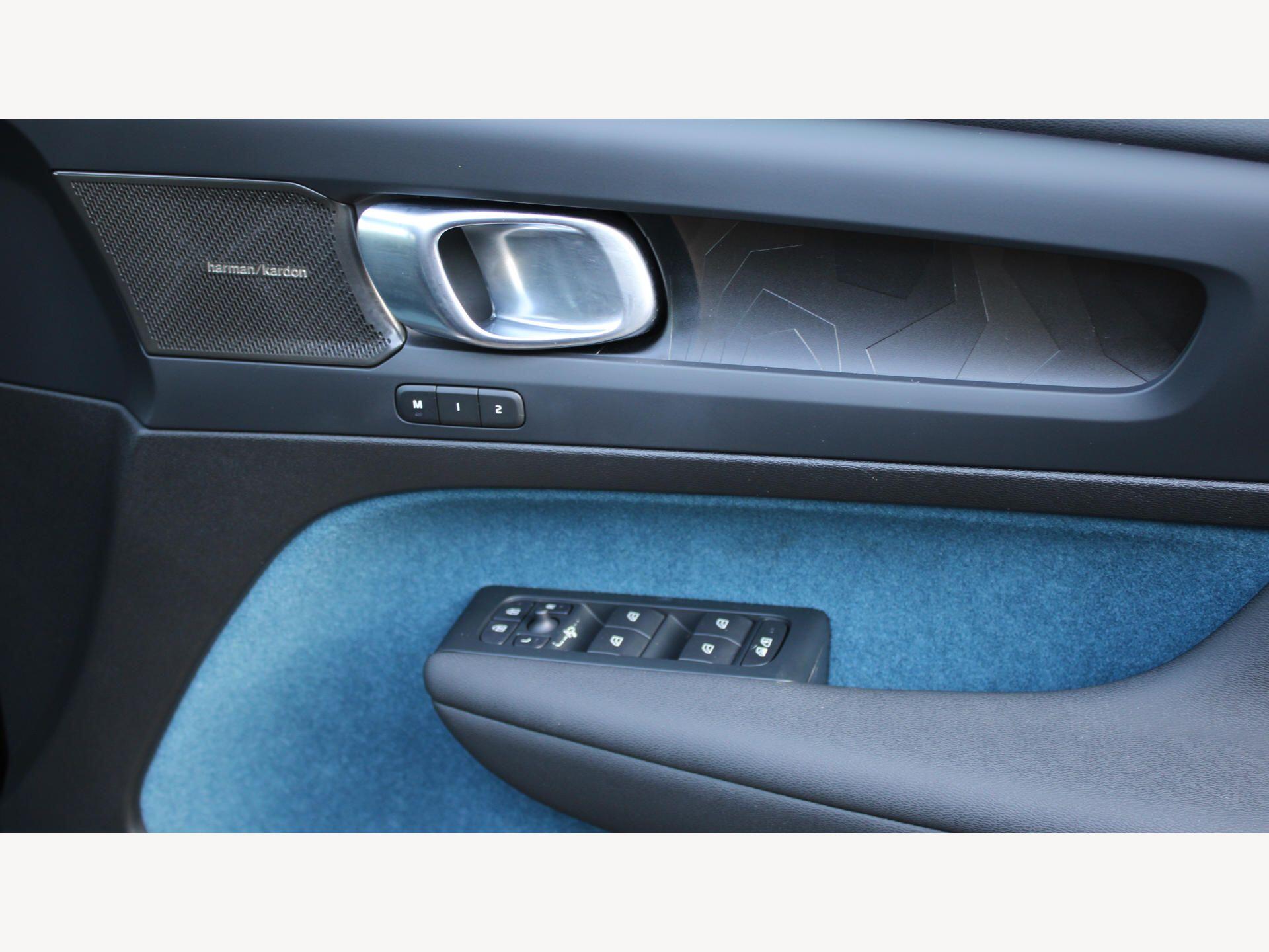Volvo XC40 view 32