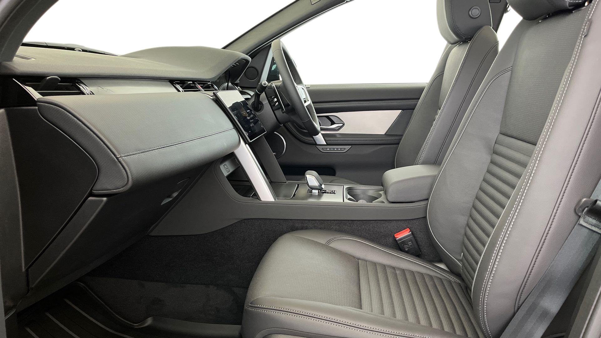 Land Rover Discovery Sport view 6
